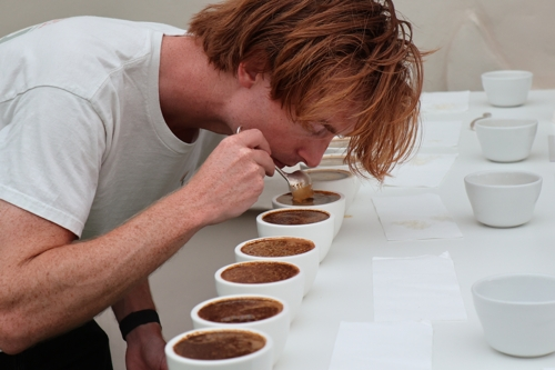 게이샤 커피 시음. [사진 출처 = EPA 연합뉴스]