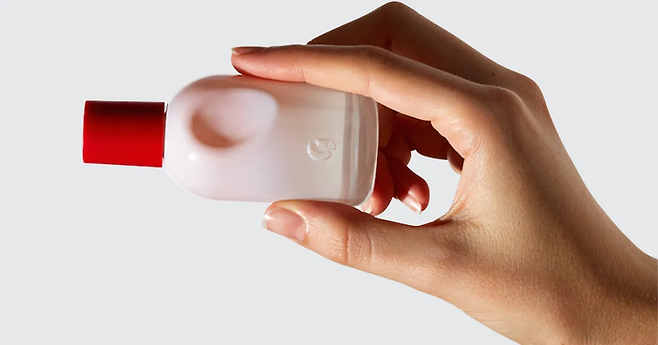 20초에 한 병씩 팔리는 대표 향수 ‘글로시에 유’. 사진=글로시에