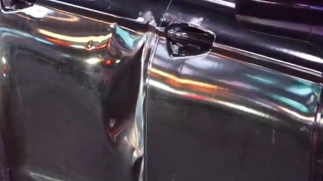 차량에 총탄 자국이 남아있는 모습. 엑스(X) 캡처