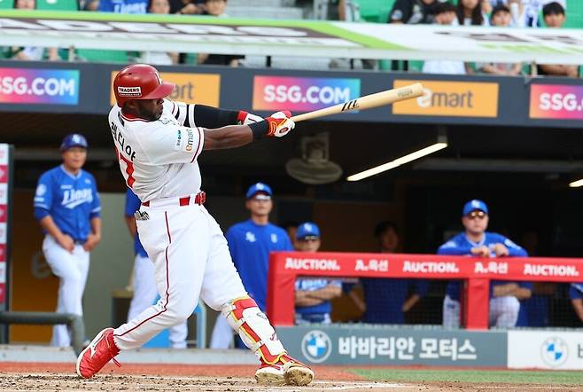▲ 에레디아는 후반기 들어 고타율은 물론 2루타 이상의 장타까지 곧잘 터뜨리며 완전한 정상 궤도 복귀를 증명했다 ⓒ연합뉴스