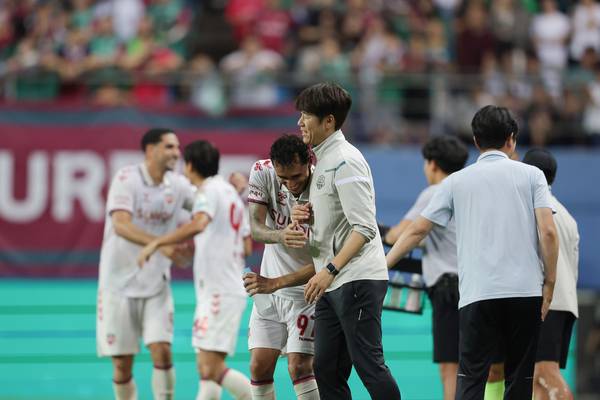 프로축구 K리그1 수원FC 루안이 골을 넣고 김은중 감독과 기뻐하고 있다. 2025.8.10 /한국프로축구연맹 제공