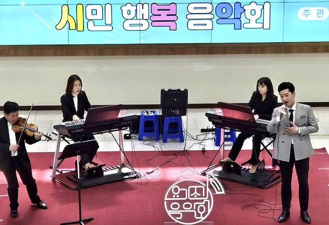 ▲ 올 3월26일 인천에서 열린 '문화가 있는 날, 시민 행복 음악회'에서 공연이 펼쳐지고 있는 모습. /사진제공=인천시