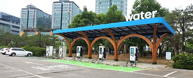 ▲ 호수공원 제3주차장 급속 전기차 충전소. 사진=고양시청