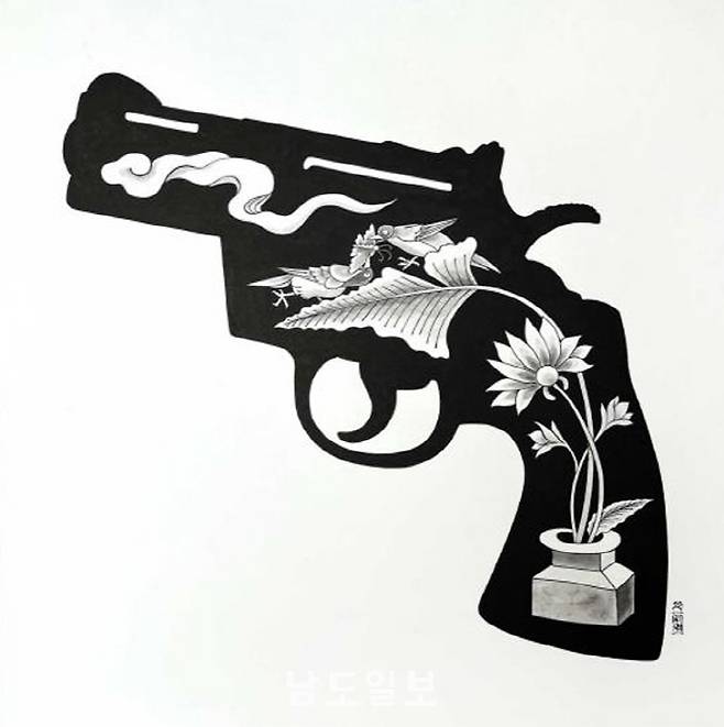 김홍식 作 'Revolver Phyton'(112×112㎝, 지본수묵채색, 2020)