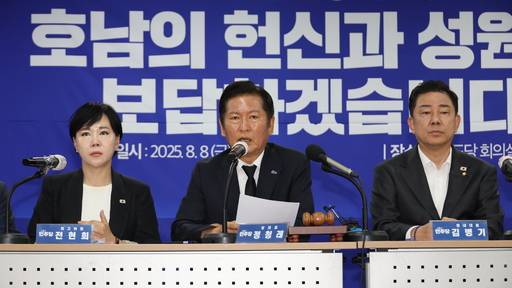 더불어민주당 정청래 대표가 8일 전남 무안군 전남도당에서 취임 후 처음으로 열린 현장 최고위원회의에서 발언하고 있다. /연합뉴스
