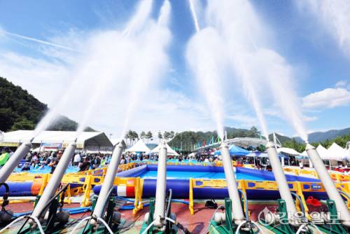 ◇행사장 전역을 뒤덮는 물대표 공격.