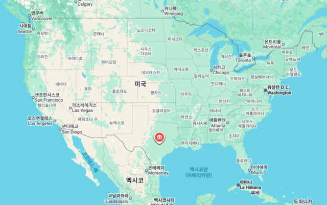 구글 지도(Google Maps)에서 확인한 미국 텍사스주 오스틴 시청(Austin City Hall)의 위치를 나타낸 지도 화면. 오스틴은 텍사스주 중앙부에 위치하며, 멕시코 만과 멀지 않은 내륙 도시이다. 구글 맵 캡처