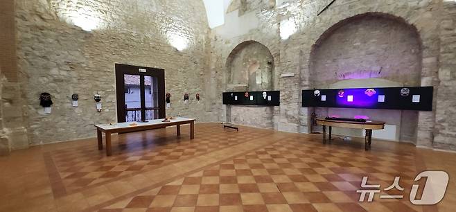 이탈리아 보네프로의 한국의 탈 전시관.(안동시 제공. 재판매 및 DB 금지)2025.8.10/뉴스1