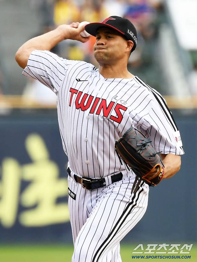 9일 잠실구장에서 열린 LG 트윈스와 한화 이글스의 경기. LG 치리노스가 역투하고 있다. 잠실=박재만 기자 pjm@sportschosun.com/2025.08.09/