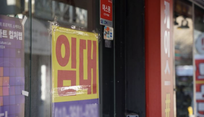 광주 도심의 한 식당이 문을 닫고 임대 현수막을 내걸었다. 송보현 기자