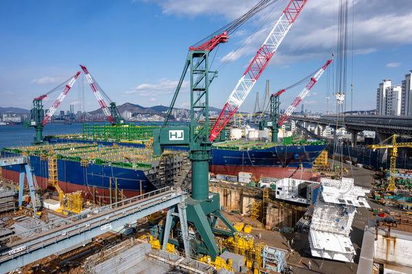 부산 영도구 HJ중공업 조선소 상선 작업구역 도크 전경. 국제신문DB