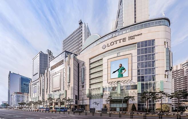 View of the main Lotte Department Store in Sogong-dong, Jung District, central Seoul [LOTTE DEPARTMENT STORE]