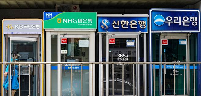서울 용산구 4대은행 atm기. 유희태 기자