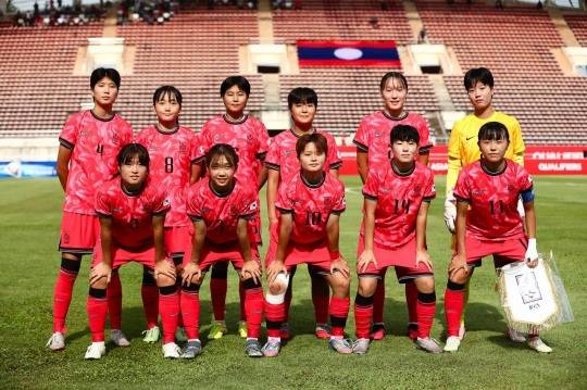방글라데시와의 경기에 선발로 나선 U-19 여자 축구대표팀 선수들. 사진[연합뉴스]