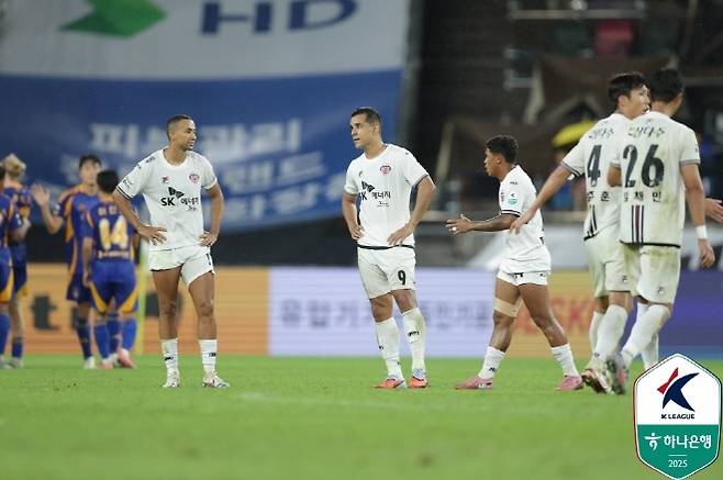 Jeju SK players. Photo = Korea Professional Football Federation