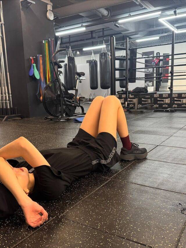 복싱 연습 후 휴식을 취하는 배우 금새록. / 금새록 소셜미디어