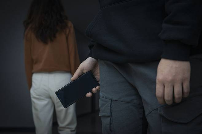 [서울=뉴시스] 폭력적인 성향의 남편이 이혼 소송 중에도 무단으로 찾아와 협박해 고통스럽다는 한 여성의 사연이 알려졌다. 2025.07.24. *재판매 및 DB금지  *재판매 및 DB 금지