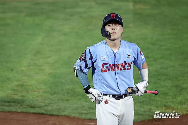 ▲ 최근 10경기 타율이 1할대까지 처지며 고전하고 있는 고승민 ⓒ롯데자이언츠