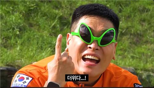 폭염 시 행동요령을 재치있게 설명하는 영상 [유튜브 '소방관 삼촌' 캡처. 재판매 및 DB 금지]