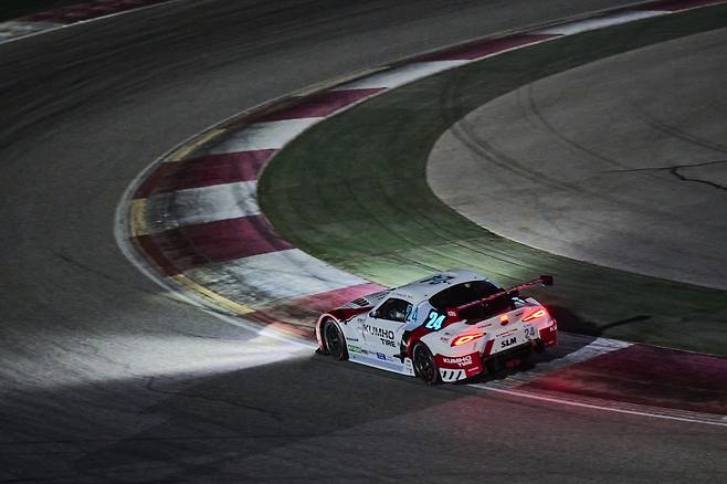 질주하는 이창욱의 레이싱카 [슈퍼레이스 제공. 재판매 및 DB 금지]