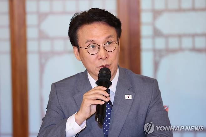 고위당정협의회서 발언하는 김민석 총리 (서울=연합뉴스) 서대연 기자 = 김민석 국무총리가 10일 서울 종로구 삼청동 총리공관에서 열린 고위당정협의회에서 발언하고 있다. 2025.8.10 dwise@yna.co.kr