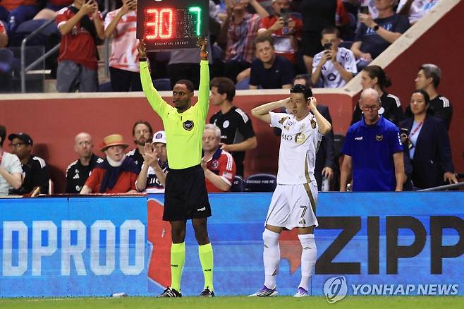 교체 투입되는 손흥민. [AFP=연합뉴스]