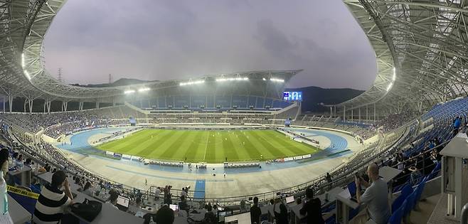 ▲ 용인FC 경기장으로 사용될 미르스타디움 내부 전경. 사진=용인시청
