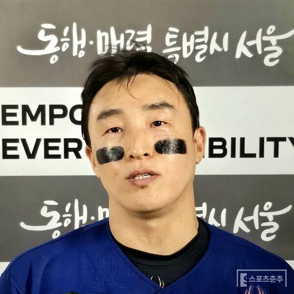 한화 이글스 손아섭이 경기 후 인터뷰를 진행하고 있다. (사진=스포츠춘추 정진영 기자)