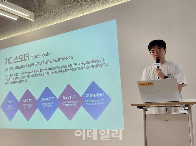 7일 오후 ‘가디스오더’ 미디어 사전 시연회에서 최진성 픽셀트라이브 총괄디렉터가 발표하고 있다.(사진=안유리 기자)
