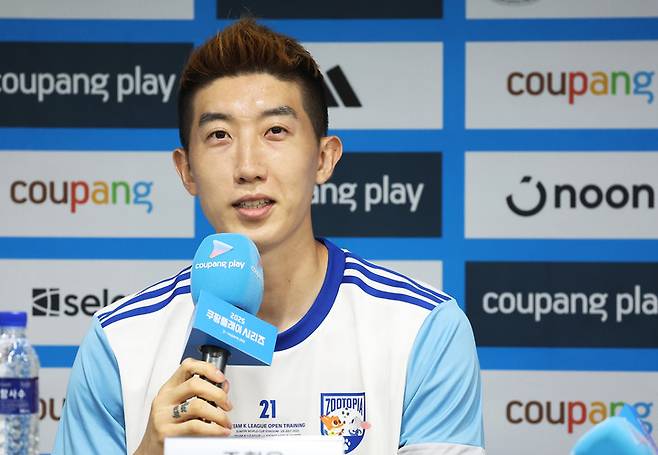 Team K -League Cho Hyun -woo, who is about to play one game with Newcastle United and 2025 Kupang Play Series, is answering questions at a press conference held at the Suwon World Cup Stadium in Gyeonggi -do on the 29th. 2025.7.29