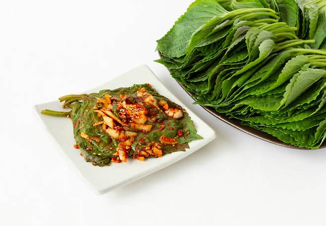 깻잎은 시금치보다 2배 이상의 철분을 갖고 있어 빈혈 예방에 좋은 채소로 꼽힌다. 또한 비타민K가 풍부해 상처 치료에도 도움이 되며 위암과 식중독 예방에도 좋다. [사진=클립아트코리아]
