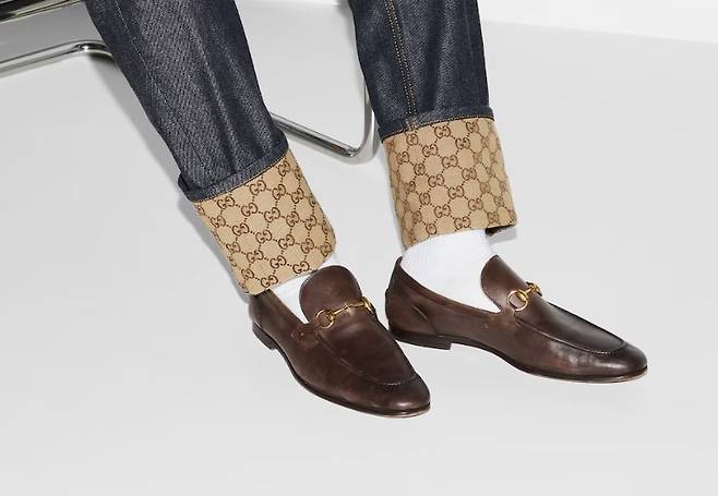 말의 재갈 형태를 가진 구찌의 홀스빗 로퍼 (한국마사회 제공, 재판매 및 DB 금지)