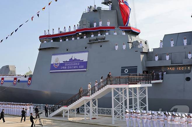 (평양 노동신문=뉴스1) = 지난 6월 12일 나진조선소에서 진행된 북한의 두 번째 5000톤급 구축함 '강건'호 진수식 [국내에서만 사용가능. 재배포 금지. DB 금지. For Use Only in the Republic of Korea. Redistribution Prohibited] rodongphoto@news1.kr