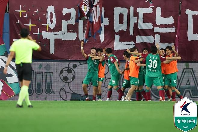 대전 김준범이 10일 수원FC전에서 역전골을 넣은 뒤 환호고 있다. 사진 | 한국프로축구연맹