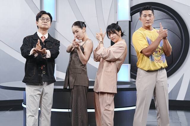 방송인 김성주, 가수 소유, 배우 박하선, 방송인 김동현(왼쪽부터)이 MBC에브리원 예능프로그램 '히든아이'에서 MC로 활약 중이다. /MBC플러스