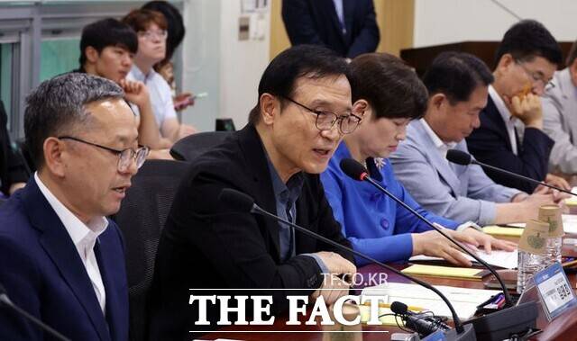 전국시도교육감협의회(교육감협)는 11일 국회 의원회관에서 '지방교육재정의 현재, 미래는?'을 주제로 토론회를 개최했다. 토론회는 국회 교육위원회 소속 김문수 더불어민주당 의원과 교육감협(지방교육재정 교육감 특별위원회)이 공동 주최했다. 사진은 축사하는 임태희 경기도교육감 겸 지방교육재정 교육감 특별위원장./뉴시스