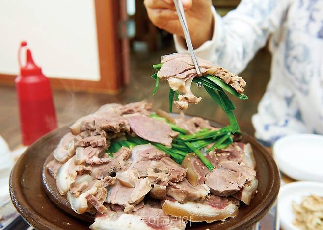 흑염소 요리&nbsp; /사진-전남도