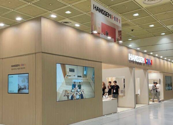 종합 홈 인테리어 전문기업 한샘이 서울 강남구 코엑스에서 열리는 건축박람회 '코리아빌드'에 참가해 부엌·욕실·수납 부문 신상품을 선보였다./한샘 제공