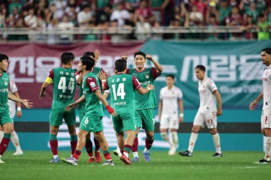 10일 대전하나시티즌 주민규(가운데)가 대전전월드컵경기장에서 열린 수원FC와 K리그1 홈경기에서 8경기 만에 득점한 후 환호하고 있다. 한국프로축구연맹 제공