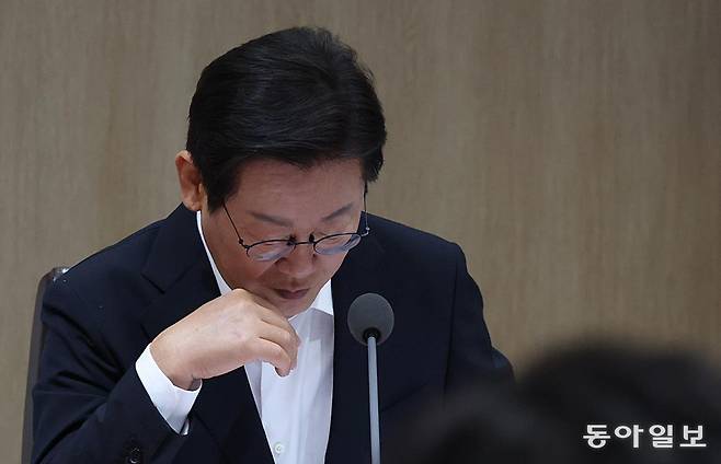 이재명 대통령이 11일 서울 용산 대통령실청사에서 임시국무회의를 주재하고 있다. 2025. 8. 11 송은석 기자 silverstone@donga.com
