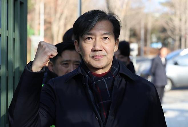 자녀 입시비리 혐의 등으로 징역형이 확정돼 수감되는 조국 전 조국혁신당 대표가 지난해 12월16일 오전 경기도 의왕시 서울구치소로 출석하고 있다. 사진=뉴시스