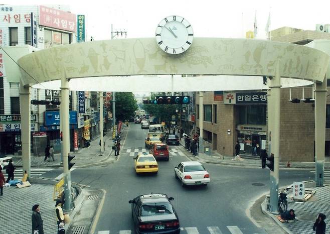 1998년 울산시 중구 성남동에 복원된 시계탑. 울산시 제공