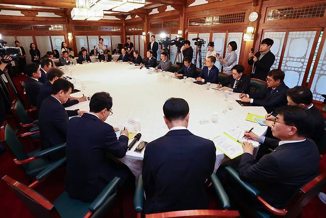 지난 10일 서울 종로구 삼청동 총리공관에서 김민석 국무총리 주재로 고위 당정협의회가 열리고 있다. 연합뉴스