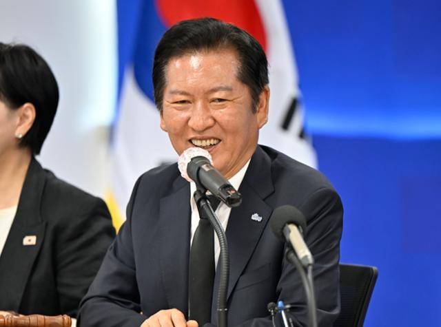 정청래 더불어민주당 대표가 8일 전남 무안군 민주당 전남도당 대회의실에서 열린 제145차 전남 현장 최고위원회의에 참석해 발언을 하고 있다. 뉴시스