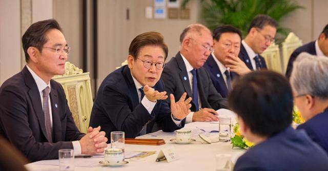 이재명 대통령이 6월 13일 서울 용산 대통령실 청사에서 6경제단체·기업인 간담회를 하고 있다. 대통령실 제공