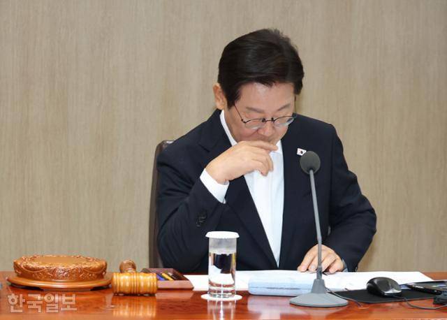 이재명 대통령이 11일 서울 용산 대통령실 청사에서 임시국무회의를 주재하고 있다. 왕태석 선임기자