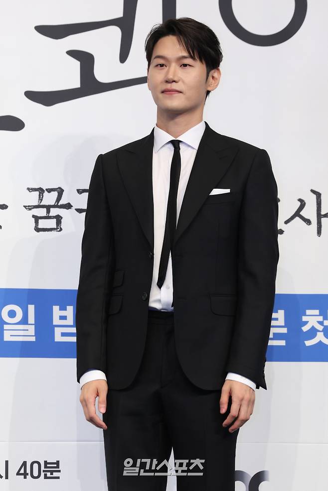 배우 이학주가 31일 오후 서울 구로구 더 링크 호텔 서울에서 열린 JTBC 토일 드라마 '에스콰이어: 변호사를 꿈꾸는 변호사들' 제작발표회에 참석해 포토타임을 갖고 있다. 서병수 기자 qudtn@edaily.co.kr /2025.07.31/