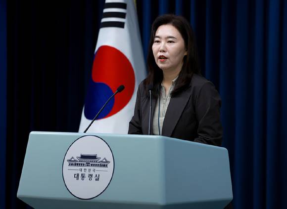 강유정 대통령실 대변인이 9일 서울 용산 대통령실 청사에서 산재 관련 대통령 지시사항 등에 대한 브리핑을 하고 있다. 2025.8.9 [사진=연합뉴스]