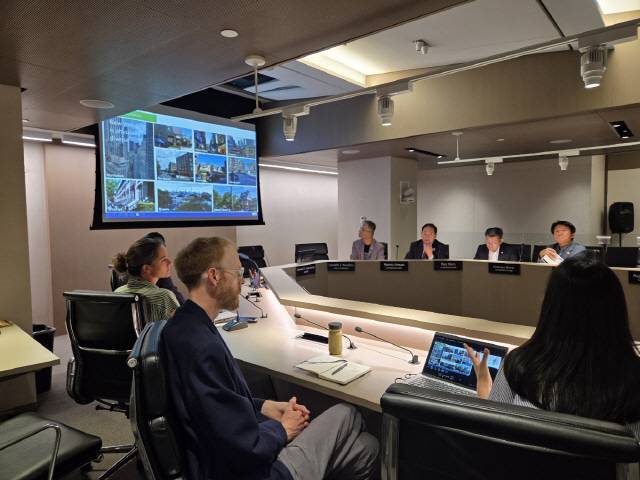 ▲ 속초시는 최근 미국 뉴욕시를 방문, 뉴욕시 도시계획 관계자들을 만나 맨해튼 개발 과정에 대한 설명을 들었다.