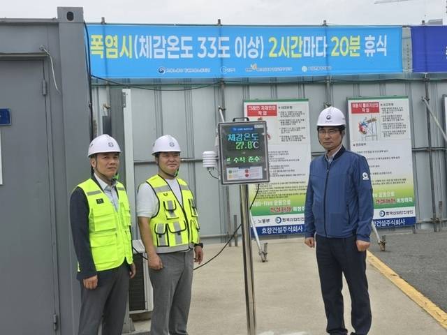 ▲ 고용노동부 강원지청(지청장 김상용)이 11일 대한건설협회 강원도회와 춘천의 한 건설현장에서 합동 안전점검을 실시했다.